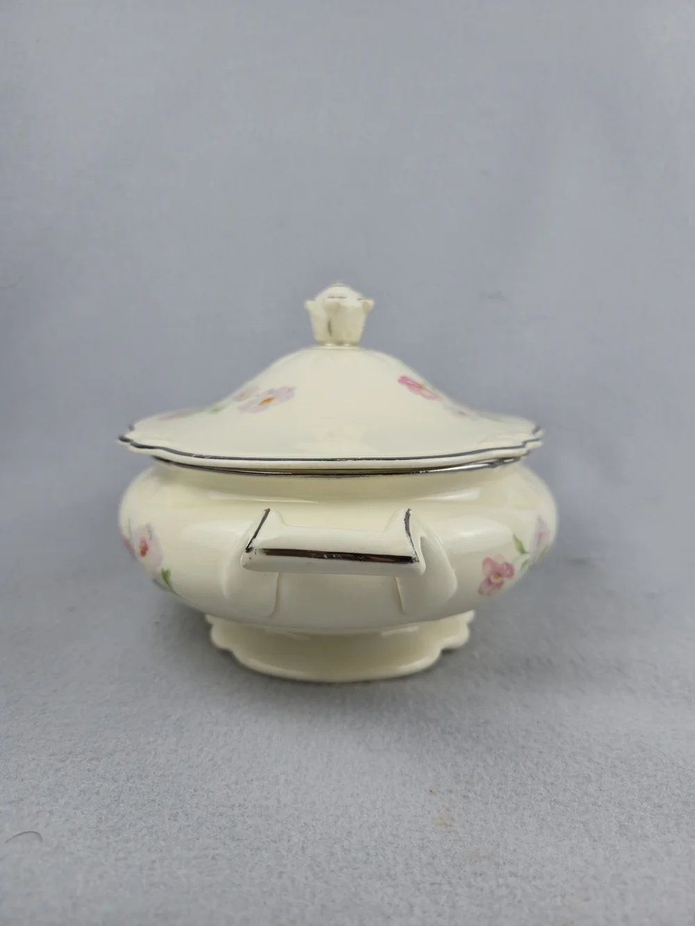 Please review all photos carefully for exact measurements and item condition. Fe